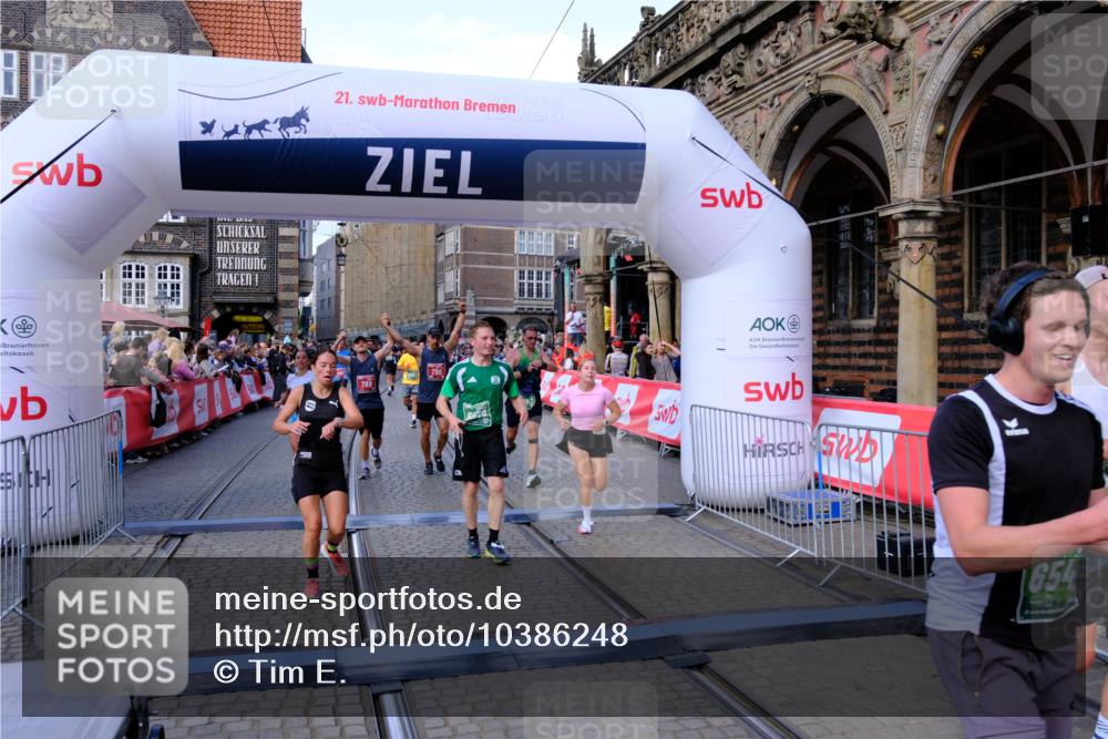 13.09.2026 - 21. swb-Marathon Bremen Tim E. http://msf.ph/oto/10386248 13.09.2026 13:25:20 Ziel 972, 1080, 1166, 1264, 1436, 1448, 2322, 2761, 3105, 4091, 4113, 4507, 4918, 4973, 6079, 6360, 6544, 6943, 7409, 7854, 8245, 8853, 9073, 9152, 9360, 9493, 13088 meine-sportfotos.de