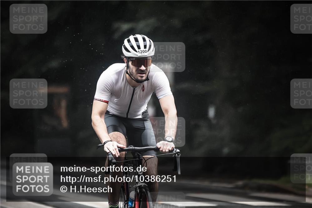 13.09.2026 - Stadtparktriathlon H.Heesch http://msf.ph/oto/10386251 13.09.2026 12:40:35 Radfahren 1070, 1200 meine-sportfotos.de