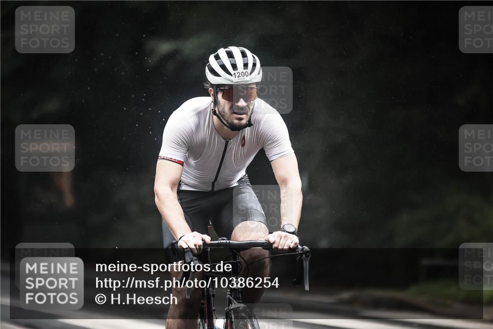 13.09.2026 - Stadtparktriathlon H.Heesch http://msf.ph/oto/10386254 13.09.2026 12:40:35 Radfahren 1070, 1200 meine-sportfotos.de