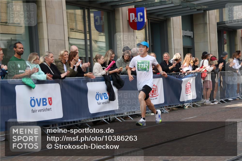 13.09.2026 - 21. swb-Marathon Bremen Strokosch-Dieckow http://msf.ph/oto/10386263 13.09.2026 12:53:19 Ziel 272, 1089, 1168, 1606, 2352, 3080, 3606, 13212, 2585, 2670, 7650, 8081 meine-sportfotos.de