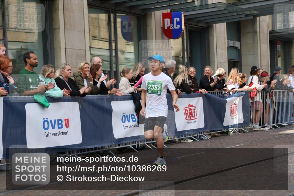 13.09.2026 - 21. swb-Marathon Bremen Strokosch-Dieckow http://msf.ph/oto/10386269 13.09.2026 12:53:19 Ziel 272, 1089, 1168, 1606, 2352, 3080, 3606, 13212, 2585, 2670, 7650, 8081 meine-sportfotos.de