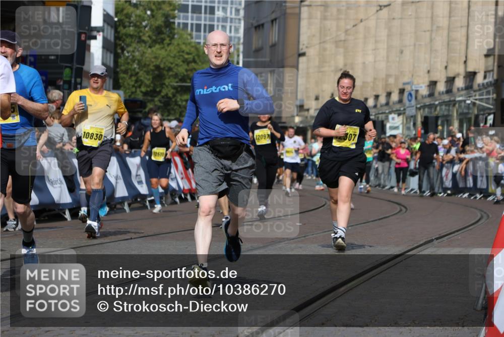 13.09.2026 - 21. swb-Marathon Bremen Strokosch-Dieckow http://msf.ph/oto/10386270 13.09.2026 11:07:49 Ziel 10138, 10205, 10279, 10280, 10363, 10364, 10488, 10501, 10505, 10580, 10695, 10748, 10907, 10935, 11123, 11223, 11417, 11767, 11865, 11899, 11917, 11924, 11934, 12020, 12167, 12168, 12173, 12210, 12266, 12277, 12419, 12536, 10139, 10660, 10674, 11044, 11378, 11404, 11831, 11833, 11958, 12024, 12031, 12066, 12248 meine-sportfotos.de