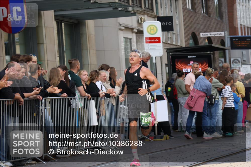 13.09.2026 - 21. swb-Marathon Bremen Strokosch-Dieckow http://msf.ph/oto/10386288 13.09.2026 12:53:20 Ziel 272, 1089, 1168, 1606, 2352, 3080, 3606, 13212, 2585, 2670, 7650, 8081 meine-sportfotos.de
