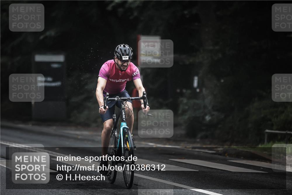 13.09.2026 - Stadtparktriathlon H.Heesch http://msf.ph/oto/10386312 13.09.2026 12:40:56 Radfahren 954, 1124, 1166, 1216, 1308 meine-sportfotos.de