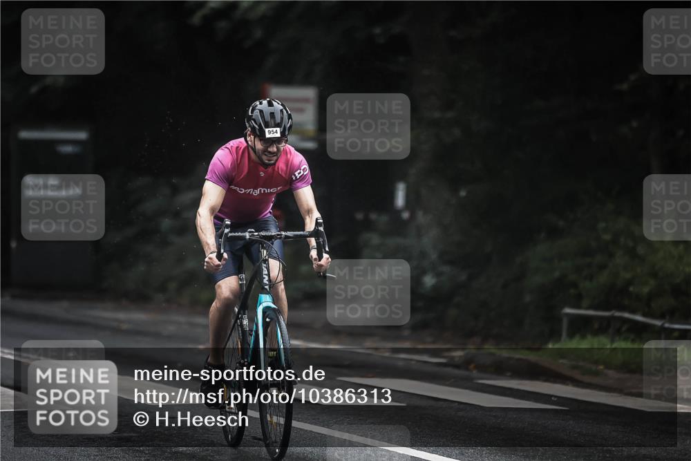 13.09.2026 - Stadtparktriathlon H.Heesch http://msf.ph/oto/10386313 13.09.2026 12:40:56 Radfahren 954, 1124, 1166, 1216, 1308 meine-sportfotos.de