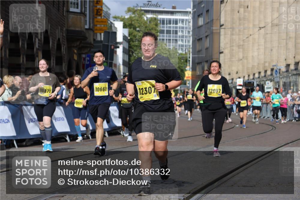 13.09.2026 - 21. swb-Marathon Bremen Strokosch-Dieckow http://msf.ph/oto/10386332 13.09.2026 11:07:53 Ziel 10138, 10279, 10280, 10363, 10364, 10501, 10505, 10580, 10595, 10695, 10748, 10907, 10935, 11223, 11417, 11643, 11767, 11865, 11899, 11924, 11934, 12167, 12168, 12194, 12210, 12277, 12419, 12509, 10139, 10404, 10493, 10660, 10767, 10859, 11044, 11378, 11404, 11659, 11831, 11833, 11958, 12031, 12066, 12160, 12248, 12384, 12389 meine-sportfotos.de