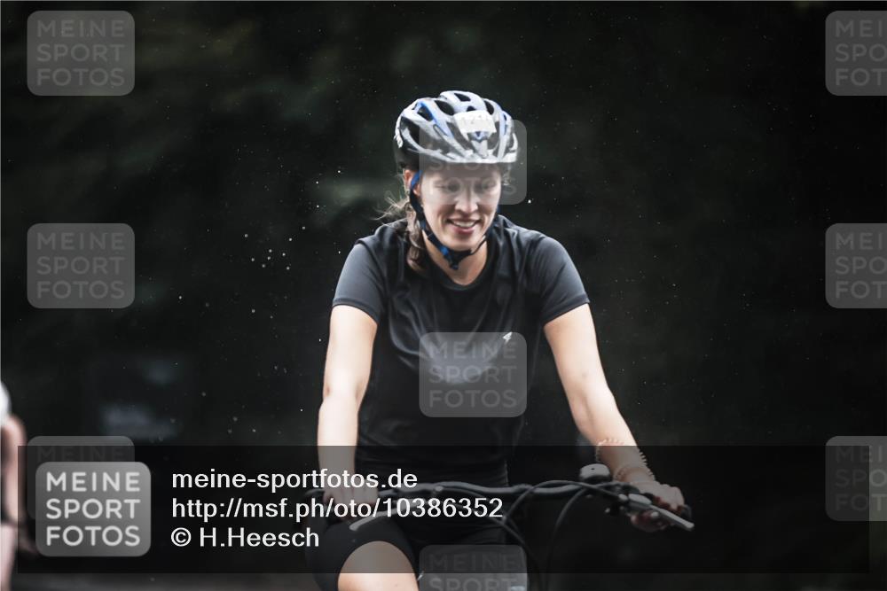 13.09.2026 - Stadtparktriathlon H.Heesch http://msf.ph/oto/10386352 13.09.2026 12:40:58 Radfahren 954, 1124, 1166, 1216, 1241, 1244, 1308 meine-sportfotos.de