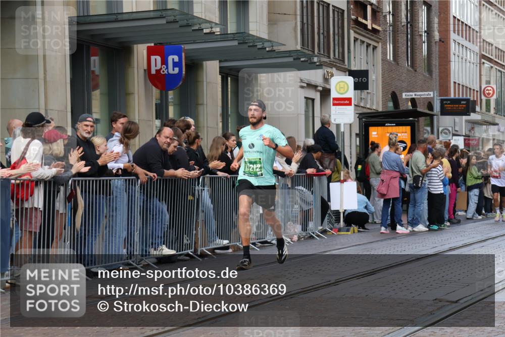 13.09.2026 - 21. swb-Marathon Bremen Strokosch-Dieckow http://msf.ph/oto/10386369 13.09.2026 12:53:36 Ziel 272, 5160, 6112, 13212, 1089, 1168, 1606, 2352, 2670, 3080, 3606, 8081 meine-sportfotos.de