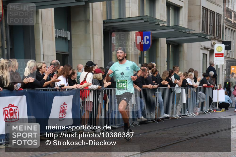13.09.2026 - 21. swb-Marathon Bremen Strokosch-Dieckow http://msf.ph/oto/10386387 13.09.2026 12:53:37 Ziel 272, 5160, 6112, 13212, 1089, 1168, 1606, 2352, 2670, 3080, 3606, 8081 meine-sportfotos.de