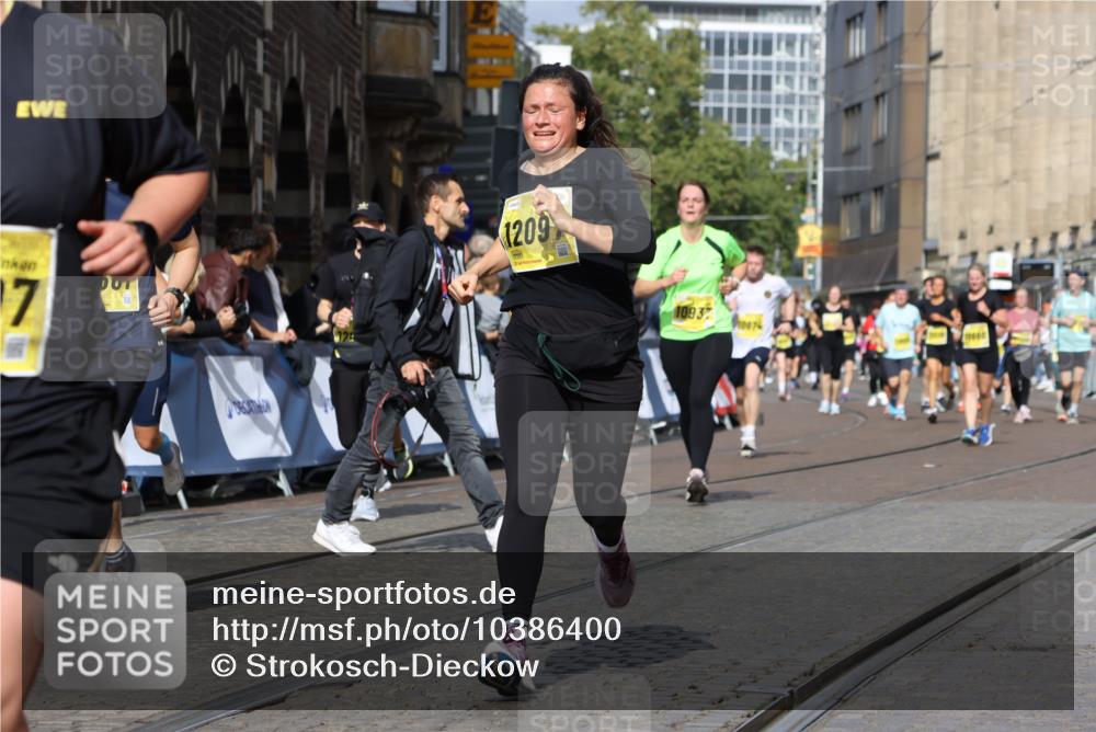 13.09.2026 - 21. swb-Marathon Bremen Strokosch-Dieckow http://msf.ph/oto/10386400 13.09.2026 11:07:55 Ziel 10138, 10279, 10280, 10363, 10364, 10501, 10505, 10580, 10595, 10695, 10907, 10935, 11037, 11223, 11643, 11767, 11899, 11924, 11934, 12167, 12168, 12194, 12210, 12277, 12307, 12419, 12509, 10139, 10404, 10493, 10767, 10859, 11044, 11378, 11404, 11659, 11831, 11833, 11958, 12031, 12066, 12160, 12248, 12384, 12389 meine-sportfotos.de
