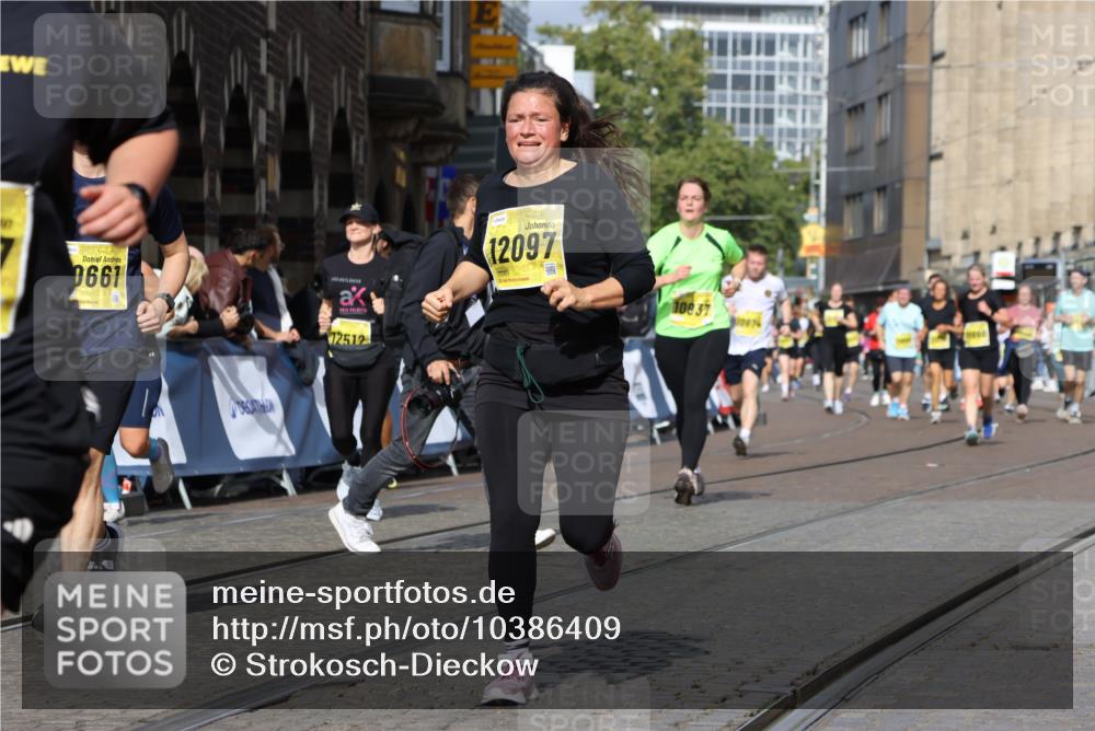 13.09.2026 - 21. swb-Marathon Bremen Strokosch-Dieckow http://msf.ph/oto/10386409 13.09.2026 11:07:55 Ziel 10138, 10279, 10280, 10363, 10364, 10501, 10505, 10580, 10595, 10695, 10907, 10935, 11037, 11223, 11643, 11767, 11899, 11924, 11934, 12167, 12168, 12194, 12210, 12277, 12307, 12419, 12509, 10139, 10404, 10493, 10767, 10859, 11044, 11378, 11404, 11659, 11831, 11833, 11958, 12031, 12066, 12160, 12248, 12384, 12389 meine-sportfotos.de