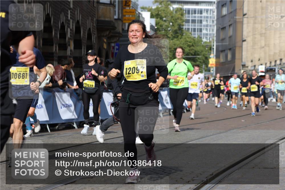 13.09.2026 - 21. swb-Marathon Bremen Strokosch-Dieckow http://msf.ph/oto/10386418 13.09.2026 11:07:55 Ziel 10138, 10279, 10280, 10363, 10364, 10501, 10505, 10580, 10595, 10695, 10907, 10935, 11037, 11223, 11643, 11767, 11899, 11924, 11934, 12167, 12168, 12194, 12210, 12277, 12307, 12419, 12509, 10139, 10404, 10493, 10767, 10859, 11044, 11378, 11404, 11659, 11831, 11833, 11958, 12031, 12066, 12160, 12248, 12384, 12389 meine-sportfotos.de