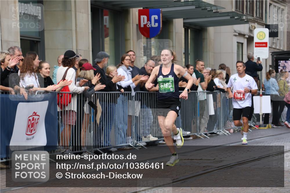 13.09.2026 - 21. swb-Marathon Bremen Strokosch-Dieckow http://msf.ph/oto/10386461 13.09.2026 12:53:41 Ziel 272, 1256, 1629, 5160, 6112, 9399, 9617, 13212, 272, 1089, 1168, 1606, 2352, 3080, 3606 meine-sportfotos.de