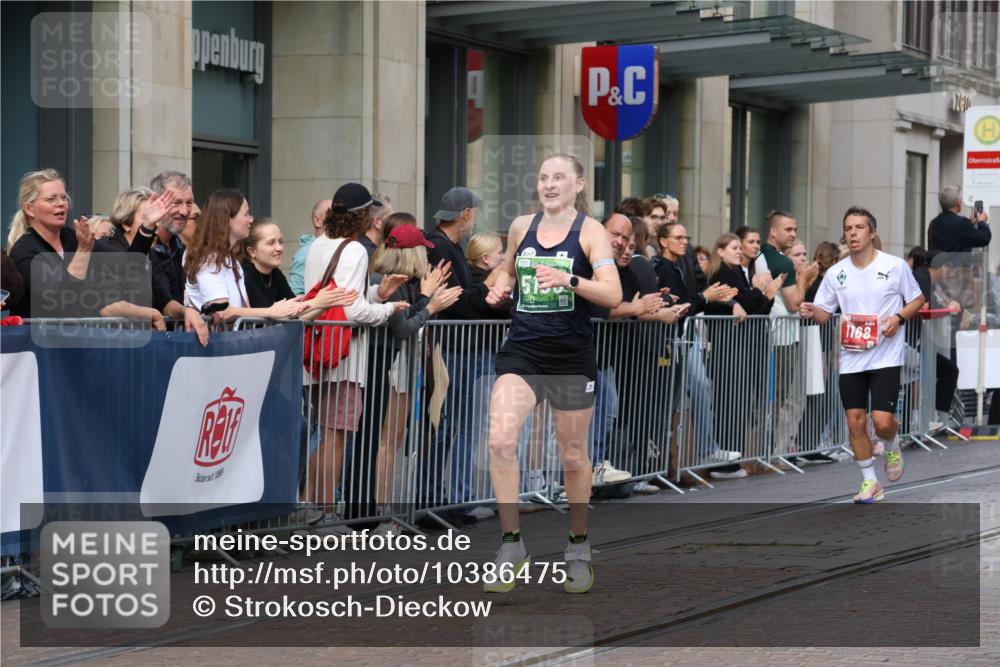 13.09.2026 - 21. swb-Marathon Bremen Strokosch-Dieckow http://msf.ph/oto/10386475 13.09.2026 12:53:42 Ziel 1256, 1629, 5160, 6112, 9399, 9617, 13212, 272, 1089, 1168, 1606, 2352, 3080, 3606 meine-sportfotos.de