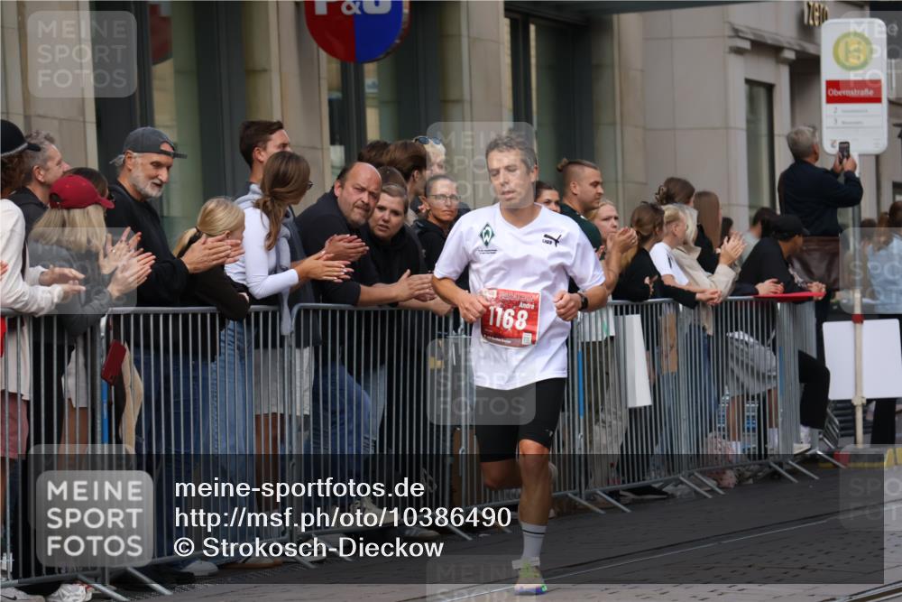 13.09.2026 - 21. swb-Marathon Bremen Strokosch-Dieckow http://msf.ph/oto/10386490 13.09.2026 12:53:43 Ziel 1256, 1629, 5160, 6112, 9399, 9617, 13212, 272, 1089, 1168, 1606, 2352, 3080, 3606 meine-sportfotos.de