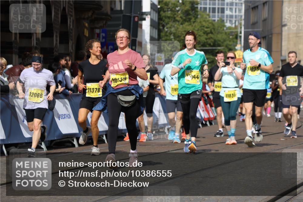 13.09.2026 - 21. swb-Marathon Bremen Strokosch-Dieckow http://msf.ph/oto/10386555 13.09.2026 11:08:06 Ziel 10363, 10364, 10580, 10595, 10660, 10661, 10674, 10830, 10871, 10907, 10935, 10937, 11037, 11223, 11515, 11643, 11924, 11934, 12024, 12097, 12167, 12168, 12194, 12307, 12509, 12511, 12512, 10135, 10188, 10793, 10851, 10859, 11032, 11263, 11509, 12315, 12325, 12384 meine-sportfotos.de