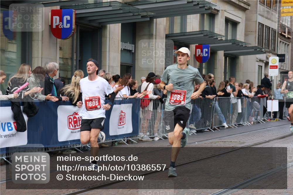 13.09.2026 - 21. swb-Marathon Bremen Strokosch-Dieckow http://msf.ph/oto/10386557 13.09.2026 12:53:51 Ziel 1256, 1629, 6112, 9399, 9617, 272, 1089, 1168, 1606, 2352, 3606, 5160, 13212 meine-sportfotos.de