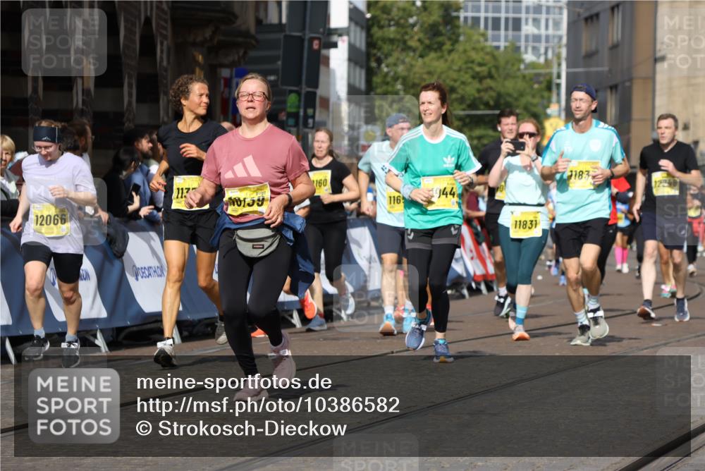 13.09.2026 - 21. swb-Marathon Bremen Strokosch-Dieckow http://msf.ph/oto/10386582 13.09.2026 11:08:06 Ziel 10363, 10364, 10580, 10595, 10660, 10661, 10674, 10830, 10871, 10907, 10935, 10937, 11037, 11223, 11515, 11643, 11924, 11934, 12024, 12097, 12167, 12168, 12194, 12307, 12509, 12511, 12512, 10135, 10188, 10793, 10851, 10859, 11032, 11263, 11509, 12315, 12325, 12384 meine-sportfotos.de