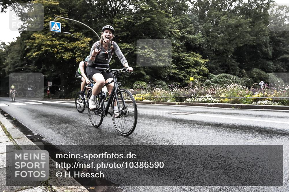 13.09.2026 - Stadtparktriathlon H.Heesch http://msf.ph/oto/10386590 13.09.2026 12:02:14 Radfahren 780, 869, 949, 977 meine-sportfotos.de