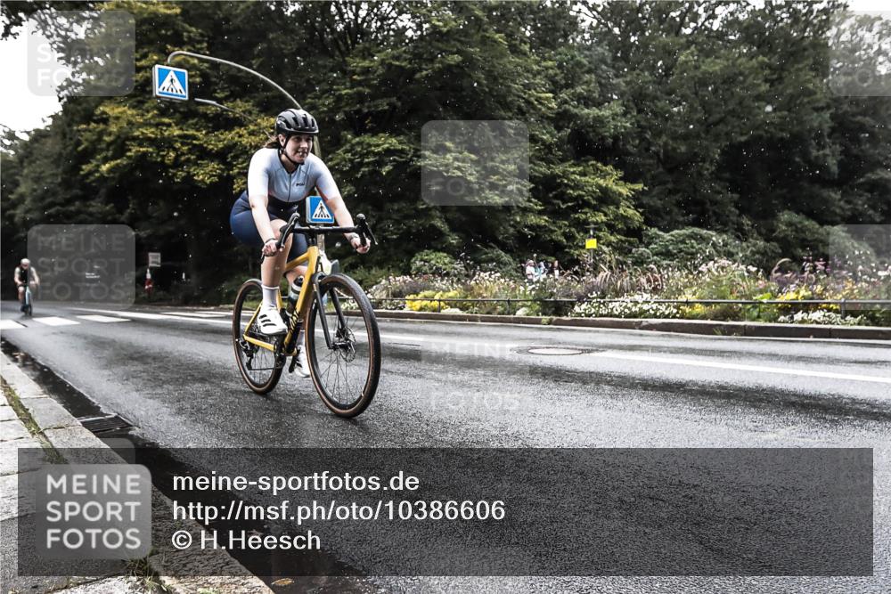 13.09.2026 - Stadtparktriathlon H.Heesch http://msf.ph/oto/10386606 13.09.2026 12:02:24 Radfahren 756, 862, 926, 933 meine-sportfotos.de