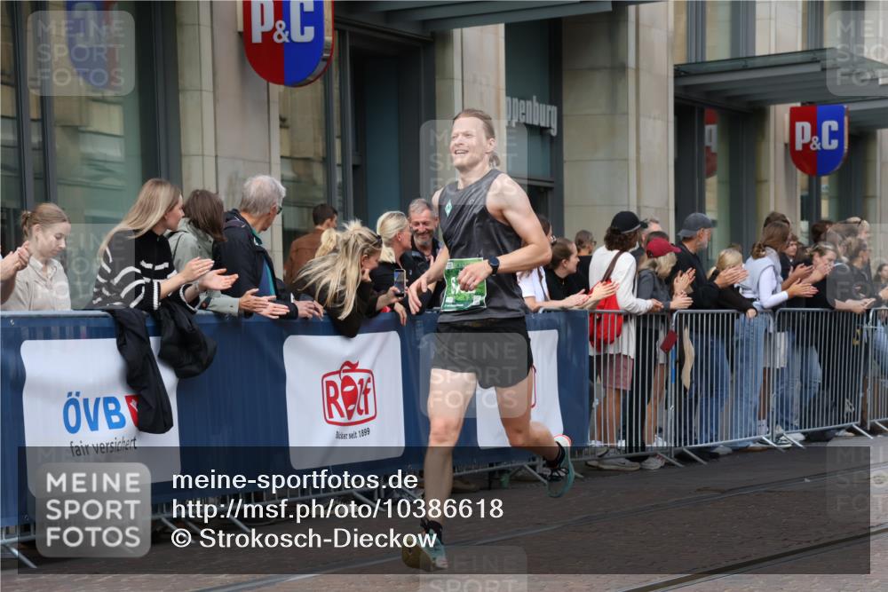 13.09.2026 - 21. swb-Marathon Bremen Strokosch-Dieckow http://msf.ph/oto/10386618 13.09.2026 12:53:53 Ziel 1256, 1629, 6112, 9399, 9617, 272, 1089, 1168, 1606, 3606, 5160, 13212 meine-sportfotos.de
