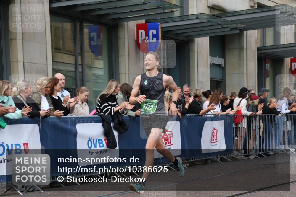 13.09.2026 - 21. swb-Marathon Bremen Strokosch-Dieckow http://msf.ph/oto/10386625 13.09.2026 12:53:54 Ziel 1256, 1629, 6112, 9399, 9617, 272, 1089, 1168, 1606, 3606, 5160, 13212 meine-sportfotos.de