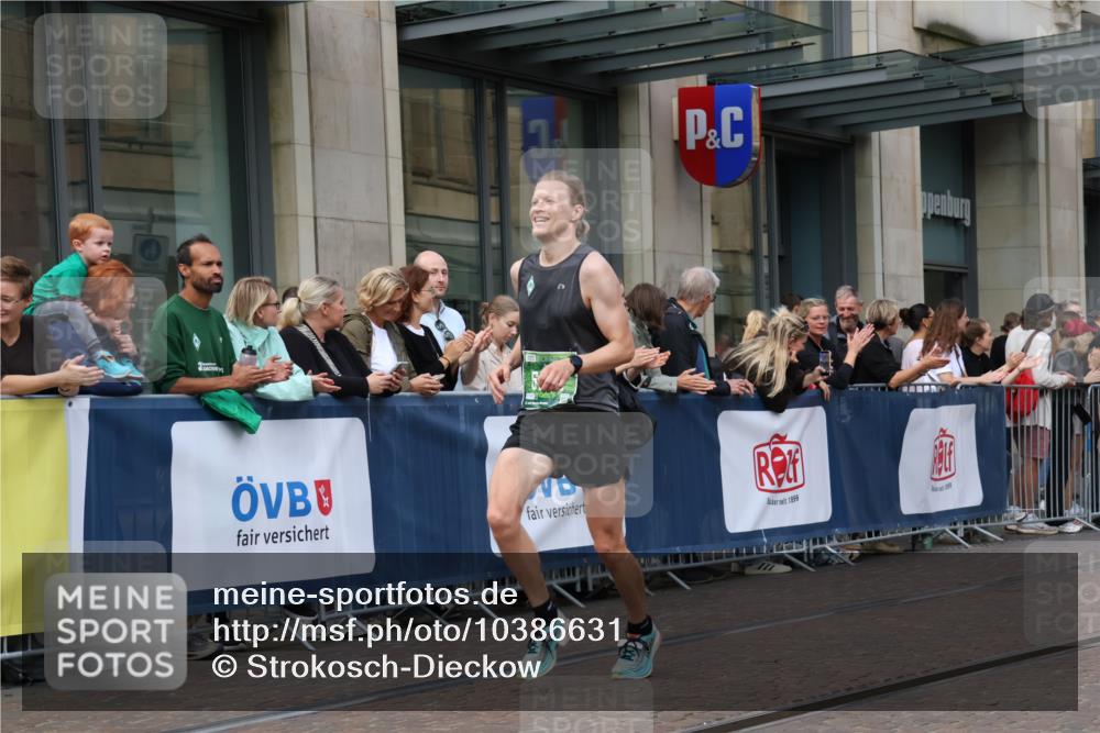 13.09.2026 - 21. swb-Marathon Bremen Strokosch-Dieckow http://msf.ph/oto/10386631 13.09.2026 12:53:54 Ziel 1256, 1629, 6112, 9399, 9617, 272, 1089, 1168, 1606, 3606, 5160, 13212 meine-sportfotos.de