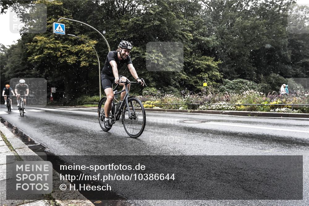13.09.2026 - Stadtparktriathlon H.Heesch http://msf.ph/oto/10386644 13.09.2026 12:02:37 Radfahren 854, 860, 880, 946, 1029 meine-sportfotos.de