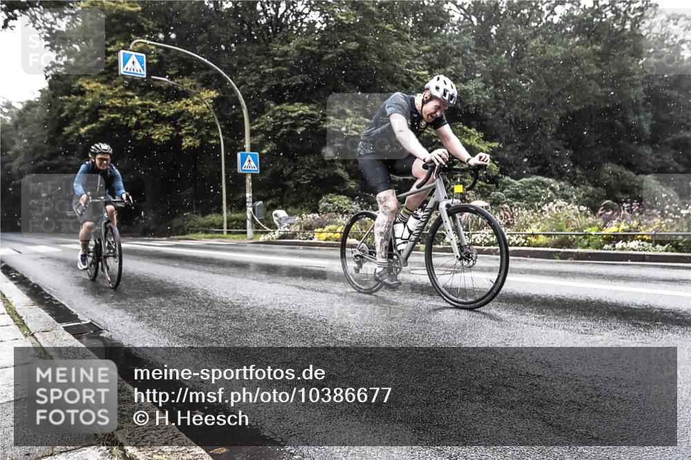 13.09.2026 - Stadtparktriathlon H.Heesch http://msf.ph/oto/10386677 13.09.2026 12:02:54 Radfahren 758, 856, 925 meine-sportfotos.de