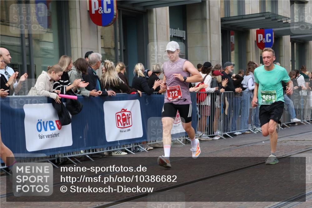 13.09.2026 - 21. swb-Marathon Bremen Strokosch-Dieckow http://msf.ph/oto/10386682 13.09.2026 12:53:57 Ziel 1256, 1629, 6112, 9399, 9617, 272, 1089, 1168, 1606, 5160, 13212 meine-sportfotos.de
