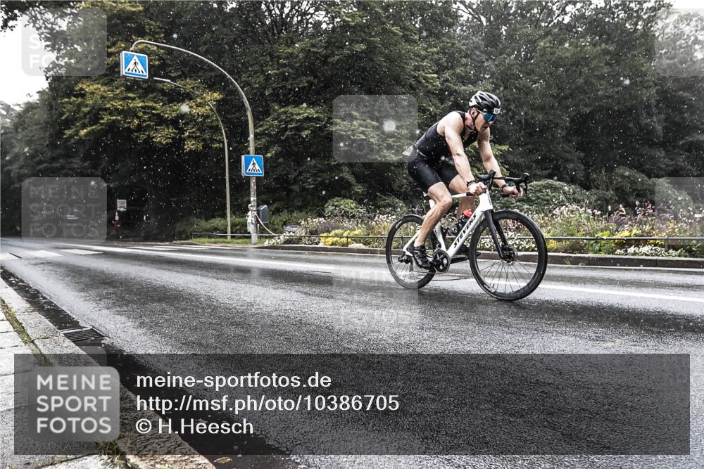 13.09.2026 - Stadtparktriathlon H.Heesch http://msf.ph/oto/10386705 13.09.2026 12:03:07 Radfahren 905, 927, 950 meine-sportfotos.de