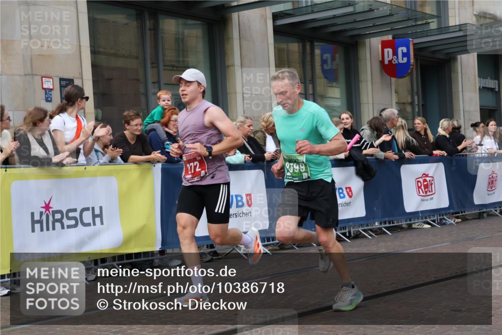 13.09.2026 - 21. swb-Marathon Bremen Strokosch-Dieckow http://msf.ph/oto/10386718 13.09.2026 12:53:59 Ziel 1256, 1629, 6112, 9399, 9617, 272, 1606, 5160, 13212 meine-sportfotos.de