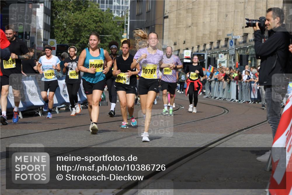 13.09.2026 - 21. swb-Marathon Bremen Strokosch-Dieckow http://msf.ph/oto/10386726 13.09.2026 11:08:14 Ziel 10139, 10660, 10661, 10674, 10830, 10871, 10937, 11037, 11044, 11378, 11404, 11515, 11833, 11958, 12024, 12031, 12066, 12097, 12307, 12511, 12512, 10851, 11124, 11509, 11560, 11561, 11888, 11968, 12073, 12164, 12315, 12325, 12410 meine-sportfotos.de