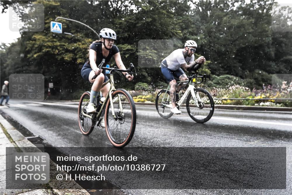 13.09.2026 - Stadtparktriathlon H.Heesch http://msf.ph/oto/10386727 13.09.2026 12:03:20 Radfahren 819, 952, 965 meine-sportfotos.de