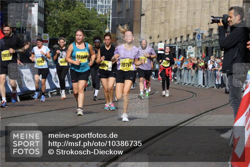 13.09.2026 - 21. swb-Marathon Bremen Strokosch-Dieckow http://msf.ph/oto/10386735 13.09.2026 11:08:14 Ziel 10139, 10660, 10661, 10674, 10830, 10871, 10937, 11037, 11044, 11378, 11404, 11515, 11833, 11958, 12024, 12031, 12066, 12097, 12307, 12511, 12512, 10851, 11124, 11509, 11560, 11561, 11888, 11968, 12073, 12164, 12315, 12325, 12410 meine-sportfotos.de