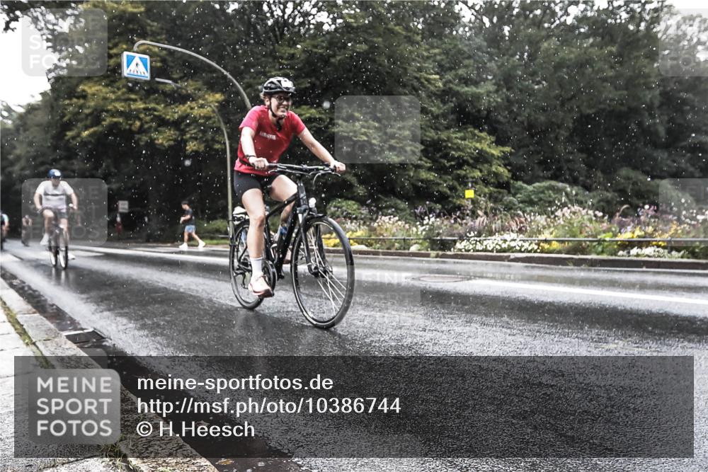 13.09.2026 - Stadtparktriathlon H.Heesch http://msf.ph/oto/10386744 13.09.2026 12:03:44 Radfahren 759, 887, 914, 941, 996 meine-sportfotos.de