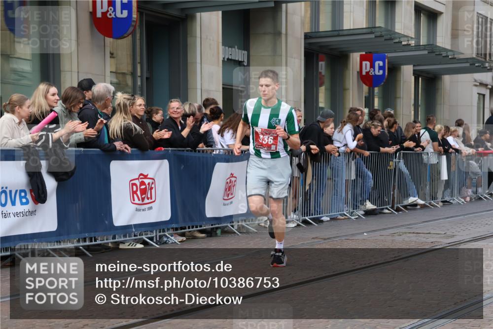 13.09.2026 - 21. swb-Marathon Bremen Strokosch-Dieckow http://msf.ph/oto/10386753 13.09.2026 12:54:12 Ziel 1020, 1256, 1629, 5160, 6112, 9399, 9617 meine-sportfotos.de