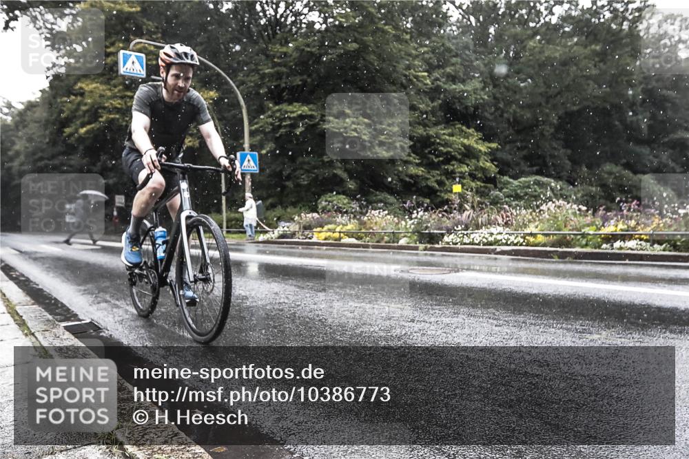 13.09.2026 - Stadtparktriathlon H.Heesch http://msf.ph/oto/10386773 13.09.2026 12:03:56 Radfahren 865, 873, 1008, 1030 meine-sportfotos.de