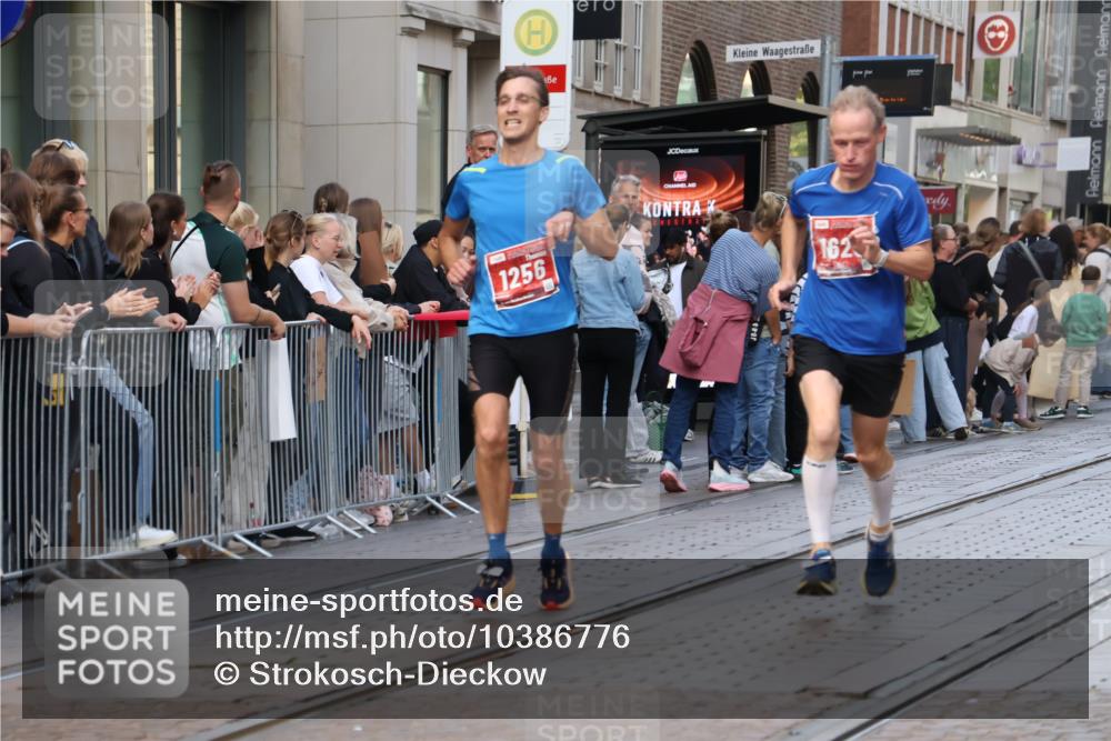 13.09.2026 - 21. swb-Marathon Bremen Strokosch-Dieckow http://msf.ph/oto/10386776 13.09.2026 12:54:20 Ziel 1020, 1256, 1629, 6112, 9399, 9617 meine-sportfotos.de