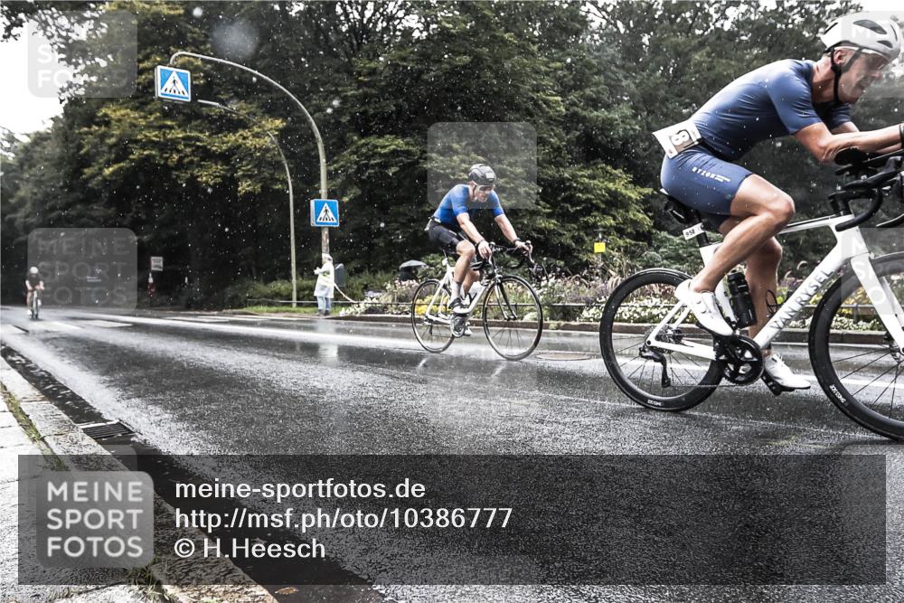 13.09.2026 - Stadtparktriathlon H.Heesch http://msf.ph/oto/10386777 13.09.2026 12:04:02 Radfahren 833, 836, 958 meine-sportfotos.de