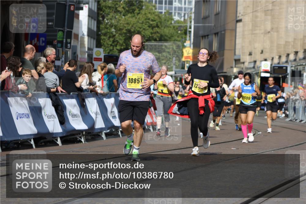 13.09.2026 - 21. swb-Marathon Bremen Strokosch-Dieckow http://msf.ph/oto/10386780 13.09.2026 11:08:19 Ziel 10139, 10404, 10493, 10660, 10674, 10767, 10859, 10937, 11044, 11378, 11404, 11659, 11831, 11833, 11958, 12024, 12031, 12066, 12160, 12248, 12384, 12389, 12511, 12512, 10229, 11065, 11124, 11509, 11560, 11561, 11678, 11888, 11968, 12073, 12164, 12315, 12410, 12516 meine-sportfotos.de