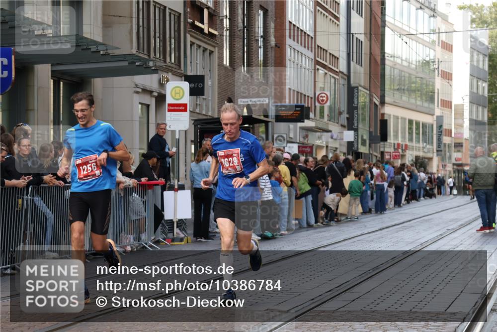 13.09.2026 - 21. swb-Marathon Bremen Strokosch-Dieckow http://msf.ph/oto/10386784 13.09.2026 12:54:21 Ziel 1020, 1256, 1629, 6112, 9399, 9617 meine-sportfotos.de