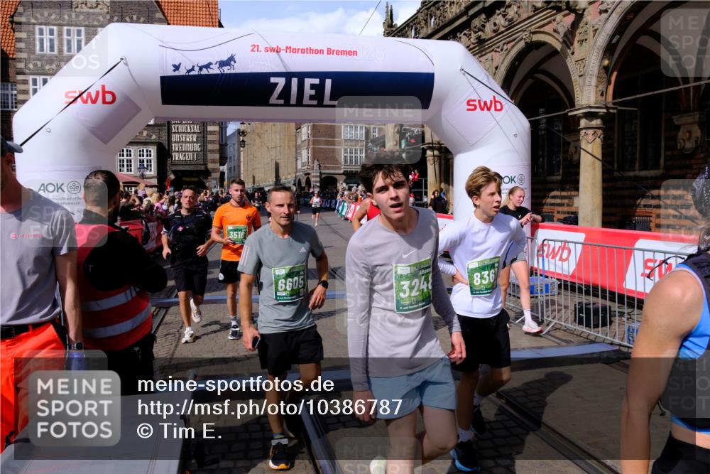 13.09.2026 - 21. swb-Marathon Bremen Tim E. http://msf.ph/oto/10386787 13.09.2026 13:26:24 Ziel 1896, 2062, 2666, 3248, 3516, 4067, 4476, 4723, 4724, 5558, 5701, 5854, 5906, 6605, 6886, 7638, 8361, 8592, 8635, 9266, 9794 meine-sportfotos.de