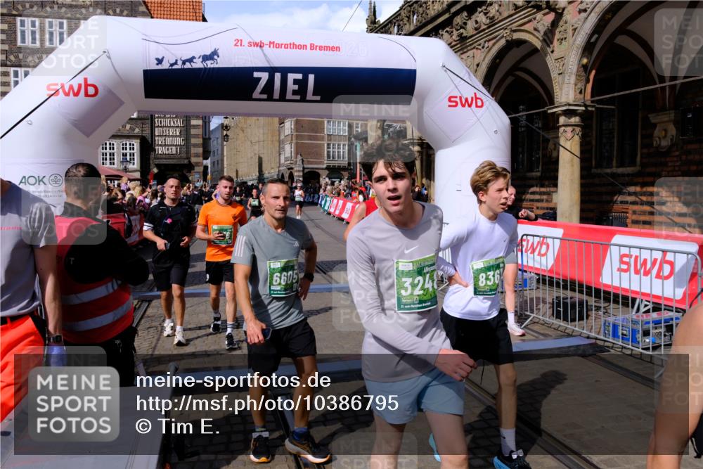 13.09.2026 - 21. swb-Marathon Bremen Tim E. http://msf.ph/oto/10386795 13.09.2026 13:26:24 Ziel 1896, 2062, 2666, 3248, 3516, 4067, 4476, 4723, 4724, 5558, 5701, 5854, 5906, 6605, 6886, 7638, 8361, 8592, 8635, 9266, 9794 meine-sportfotos.de