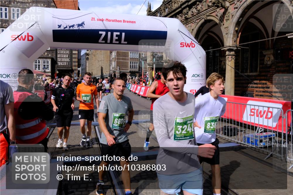 13.09.2026 - 21. swb-Marathon Bremen Tim E. http://msf.ph/oto/10386803 13.09.2026 13:26:24 Ziel 1896, 2062, 2666, 3248, 3516, 4067, 4476, 4723, 4724, 5558, 5701, 5854, 5906, 6605, 6886, 7638, 8361, 8592, 8635, 9266, 9794 meine-sportfotos.de