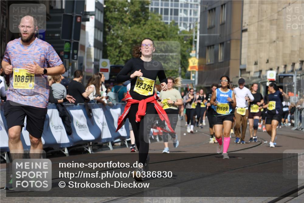 13.09.2026 - 21. swb-Marathon Bremen Strokosch-Dieckow http://msf.ph/oto/10386830 13.09.2026 11:08:21 Ziel 10139, 10404, 10493, 10660, 10674, 10767, 10859, 11044, 11378, 11404, 11659, 11831, 11833, 11958, 12024, 12031, 12066, 12160, 12248, 12384, 12389, 10229, 11065, 11124, 11560, 11561, 11678, 11888, 11968, 12073, 12162, 12164, 12410, 12516 meine-sportfotos.de
