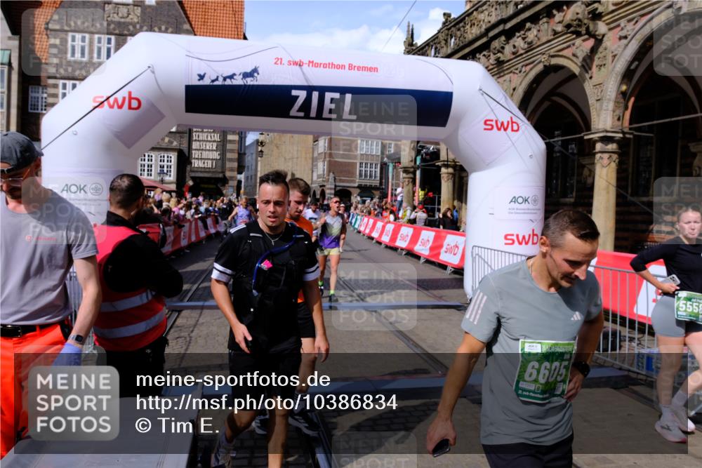 13.09.2026 - 21. swb-Marathon Bremen Tim E. http://msf.ph/oto/10386834 13.09.2026 13:26:26 Ziel 1896, 2062, 2666, 3248, 3516, 3983, 4476, 4723, 4724, 5558, 5854, 5906, 5934, 6605, 6886, 8361, 8592, 8635, 9266, 9794 meine-sportfotos.de