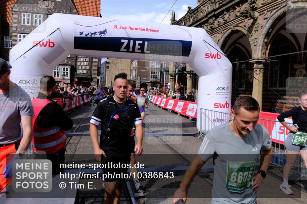 13.09.2026 - 21. swb-Marathon Bremen Tim E. http://msf.ph/oto/10386843 13.09.2026 13:26:26 Ziel 1896, 2062, 2666, 3248, 3516, 3983, 4476, 4723, 4724, 5558, 5854, 5906, 5934, 6605, 6886, 8361, 8592, 8635, 9266, 9794 meine-sportfotos.de