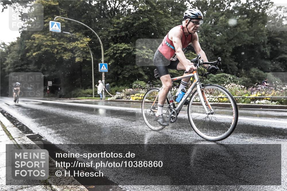 13.09.2026 - Stadtparktriathlon H.Heesch http://msf.ph/oto/10386860 13.09.2026 12:05:02 Radfahren 896, 932 meine-sportfotos.de