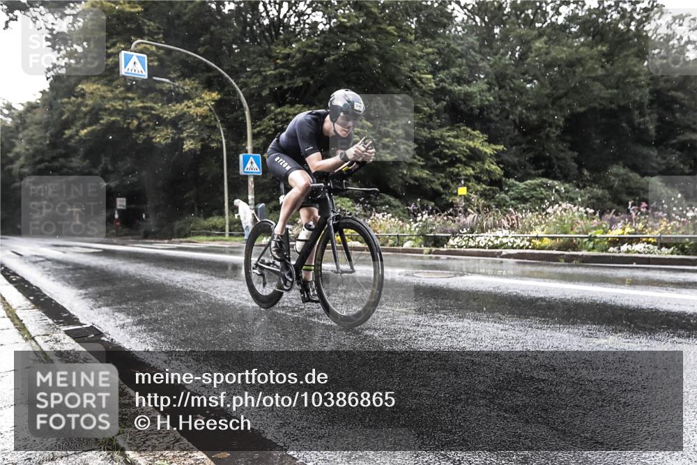 13.09.2026 - Stadtparktriathlon H.Heesch http://msf.ph/oto/10386865 13.09.2026 12:05:03 Radfahren 896, 932 meine-sportfotos.de